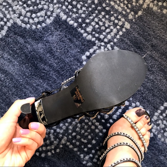 ❗️SIZE 1️⃣0️⃣❗️BLACK SILVER STONE STRAP HEELS! 💎 - Picture 4 of 8